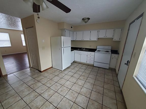 4th image of 2574 Sandbury Blvd