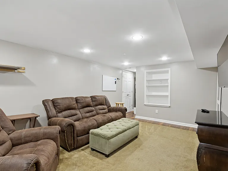 7329 Ash St — Photo 17