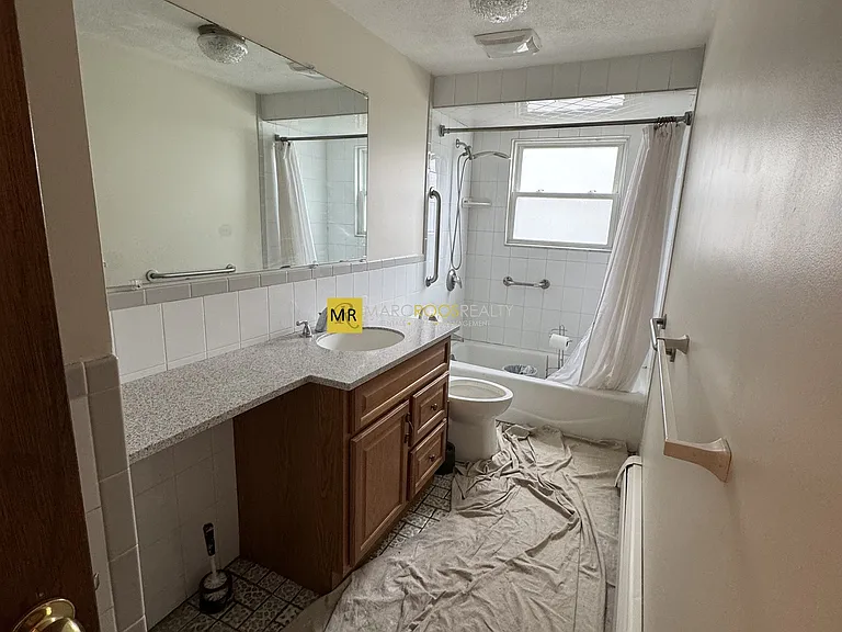 91-93 N Irving Park #1 — Photo 16
