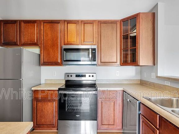 4th image of 9855 Hyde Glen Ct