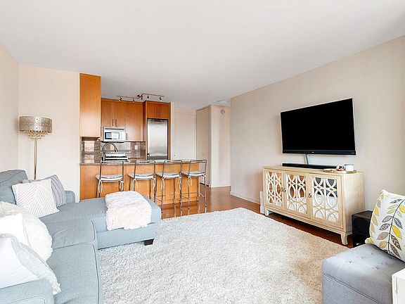 3rd image of 300 E 62nd St APT 2501