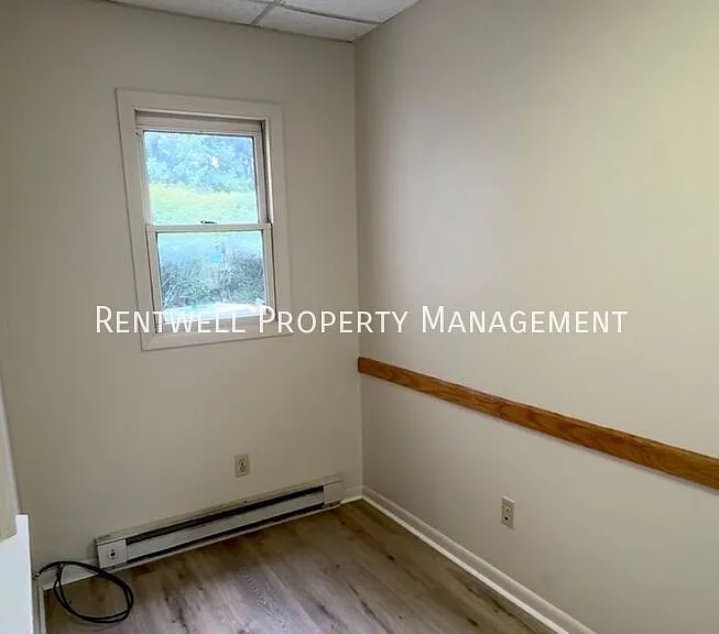 323 Boyles Ave — Photo 15