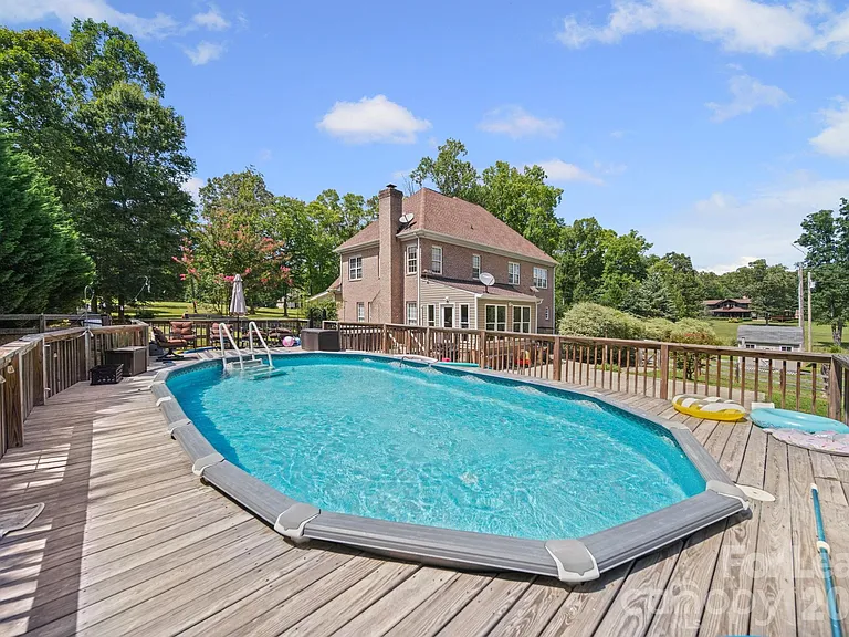 7107 Nesbit Rd — Photo 37