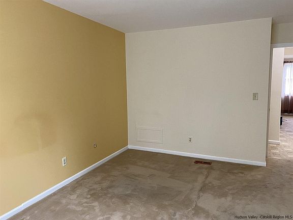 4th image of 402 Briarwood Ct