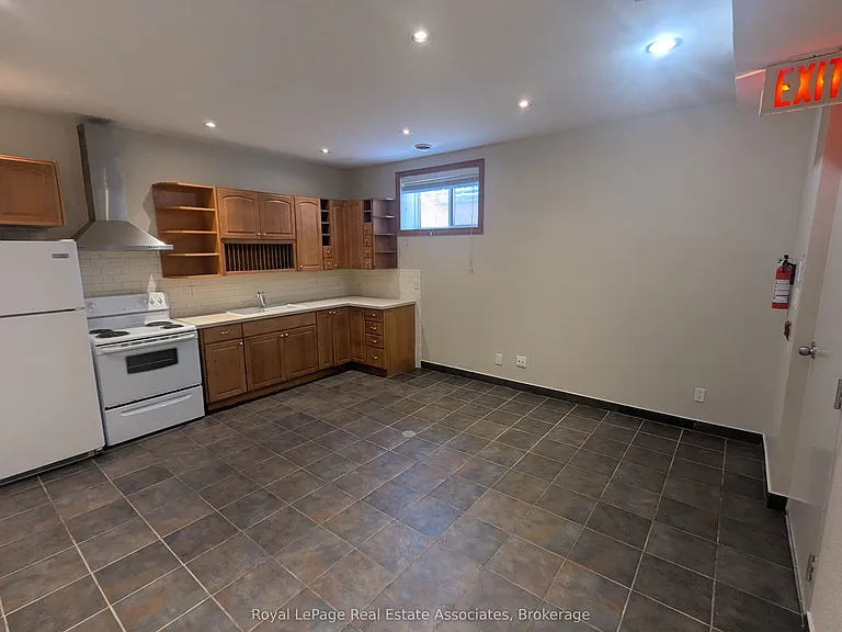 48 Mississauga Rd N #4 — Photo 9