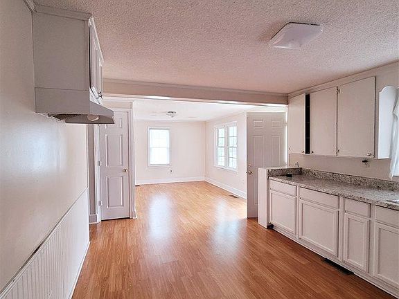 2nd image of 208 N Mary St