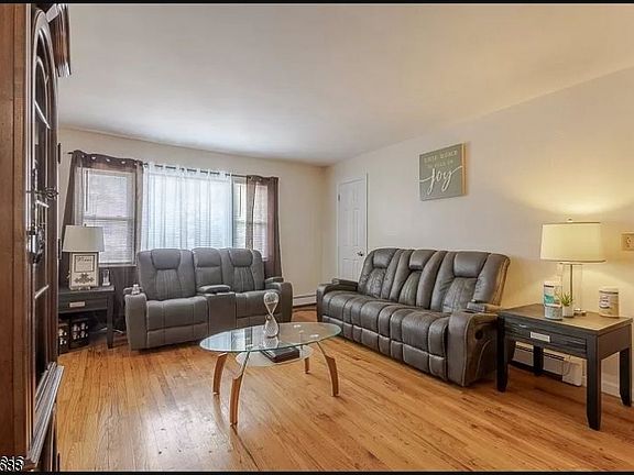 5th image of 612 W 2nd Ave