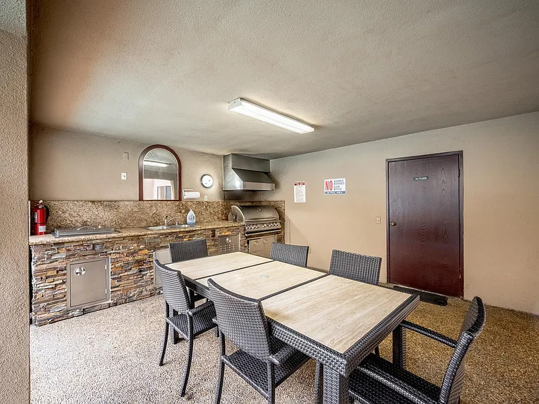 330 N Jackson St #316 — Photo 24
