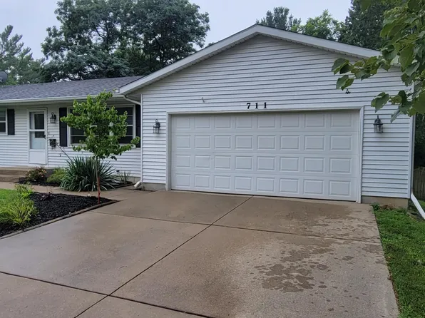 711 Hazen St, Paw Paw, MI 49079