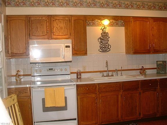 5th image of 3394 Hillcrest Ave