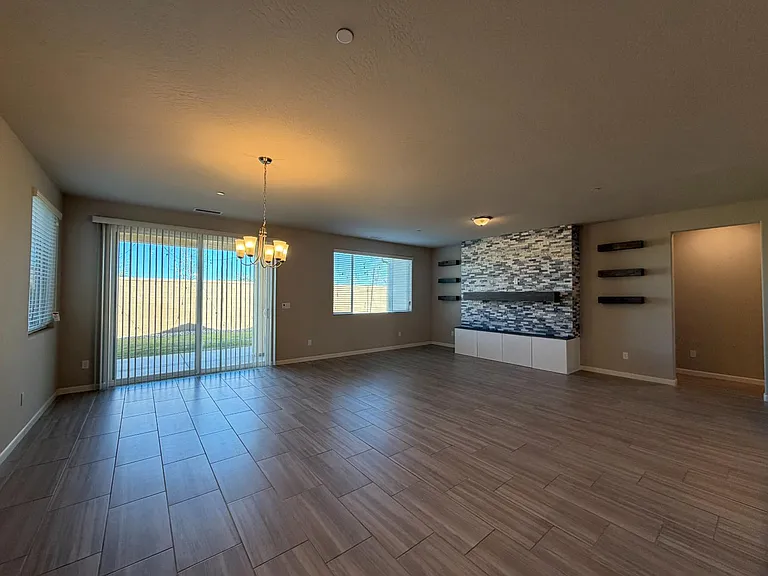 660 Atlantica Dr S — Photo 8