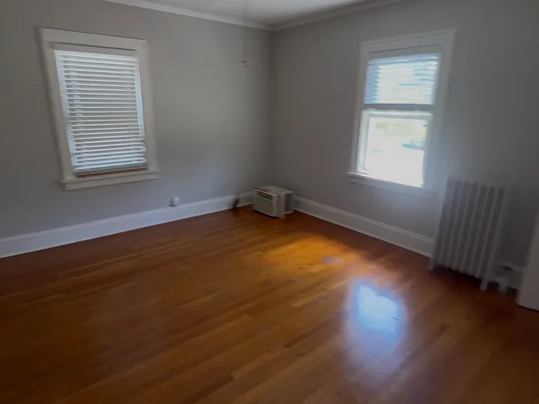 2261 Maplewood Rd — Photo 2