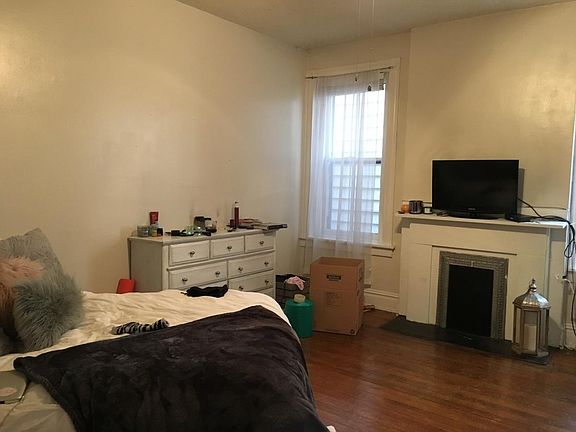 2nd image of 1301 W Cary St
