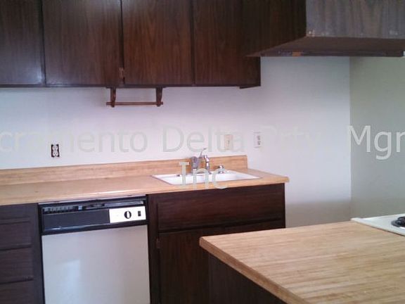 4th image of 6619 Hillsdale Blvd