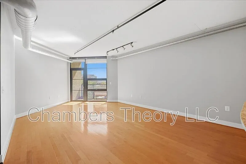1 bed, 1.0 bath, 701 sqft, $2,800 — Photo 3