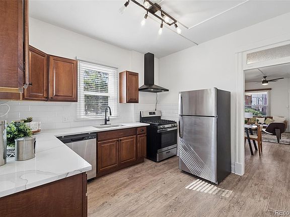2nd image of 20 E 4th Avenue
