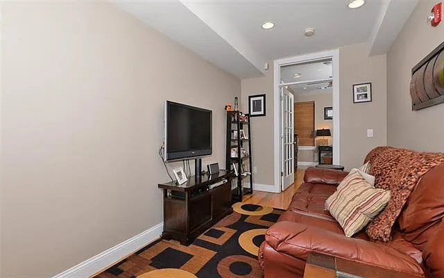 120 Willow Ave #4-2R — Photo 4