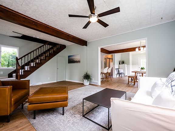 3rd image of 841 Wolcott Ave