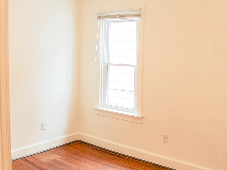 732 Salem Ave — Photo 13