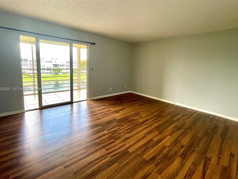 4031 Harwood Cres #4031-D — Photo 18