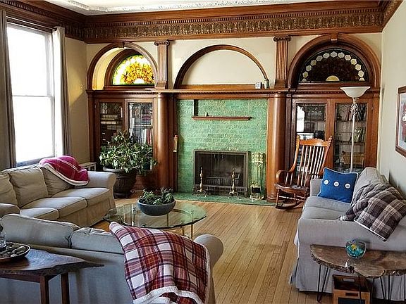 4th image of 310 W Franklin St