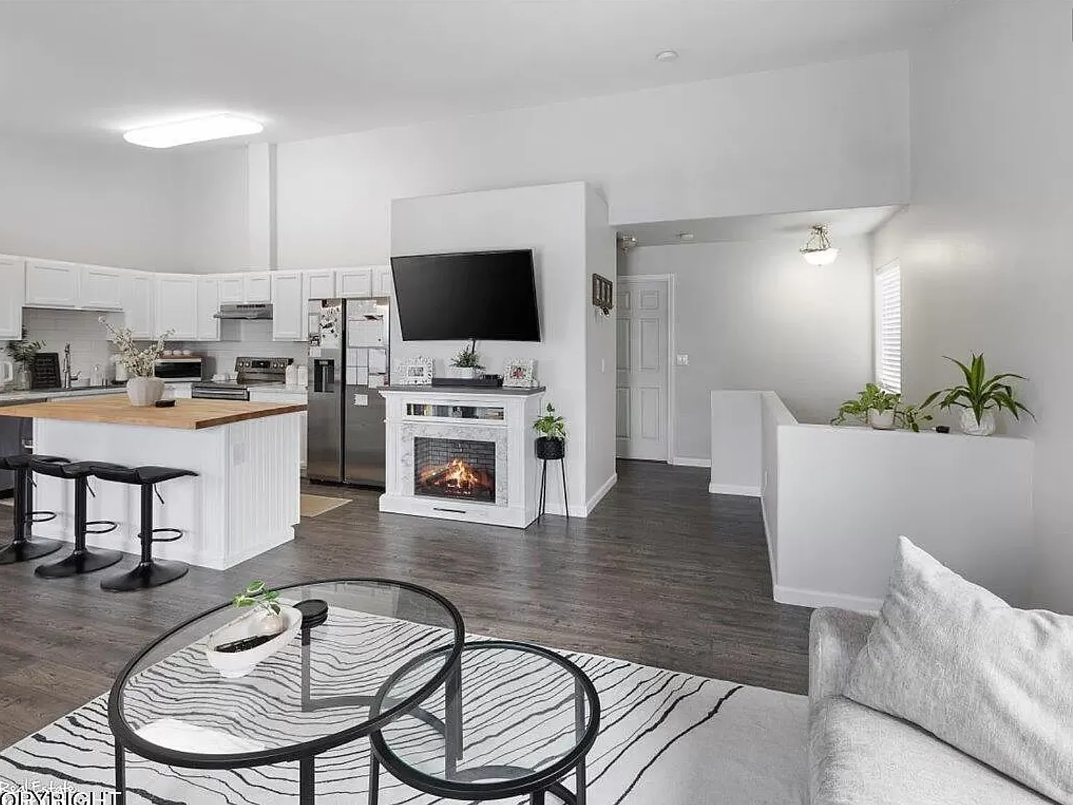 3 bed, 1360 sqft, $2,600 — Photo 4