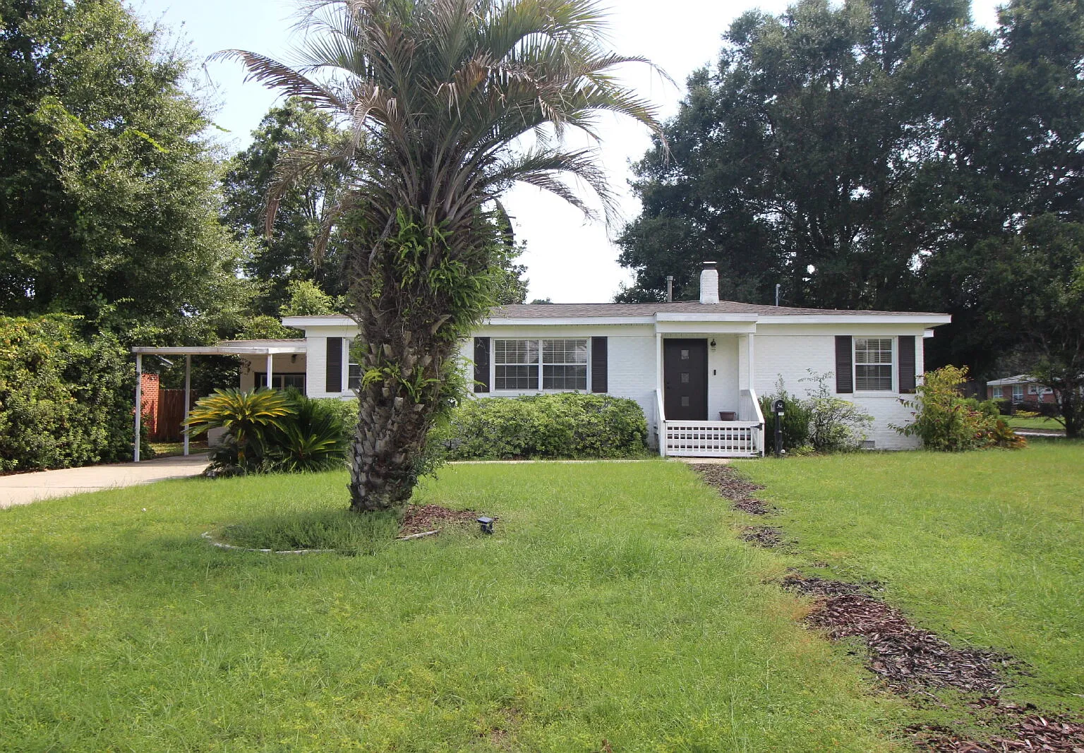 3 bed, 1.0 bath, 1475 sqft, $1,800 — Photo 1