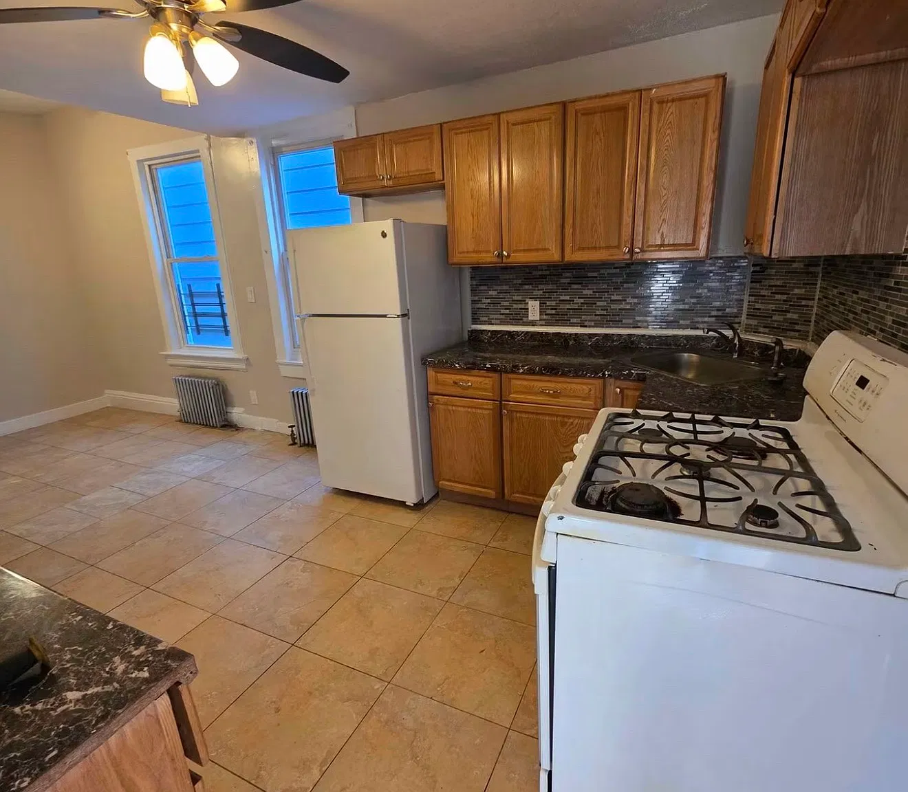 3 bed, 1200 sqft, $3,000 — Photo 1