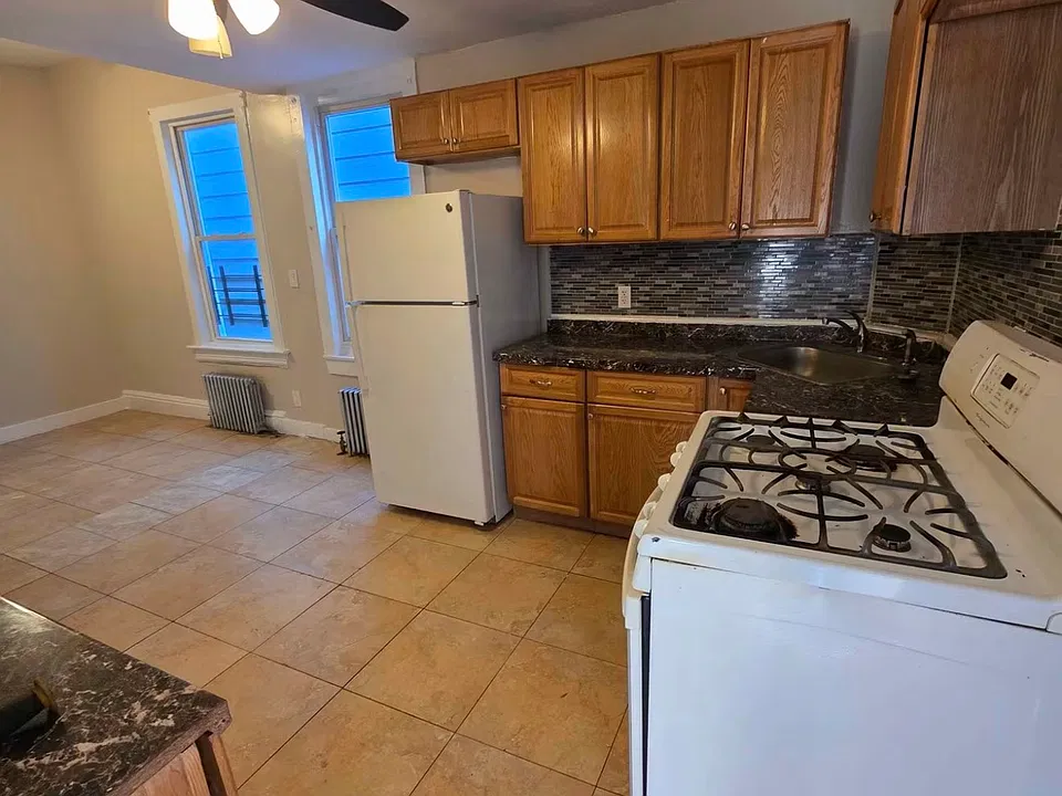 49 Caroline Ave #3