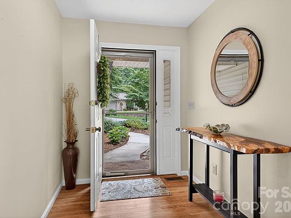 2nd image of 1820 Riverview Ct