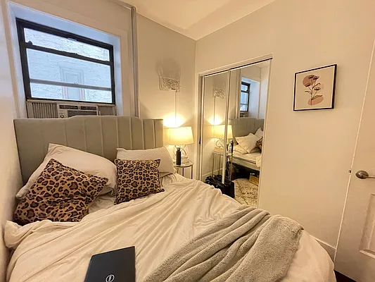 Rented by KNOCKKNOCK LLC | media 17