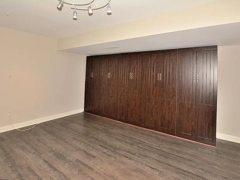 103 Washington Square Ct — Photo 18