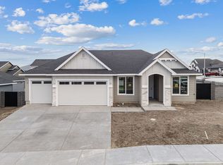 7963 Lennox St, West Richland, WA