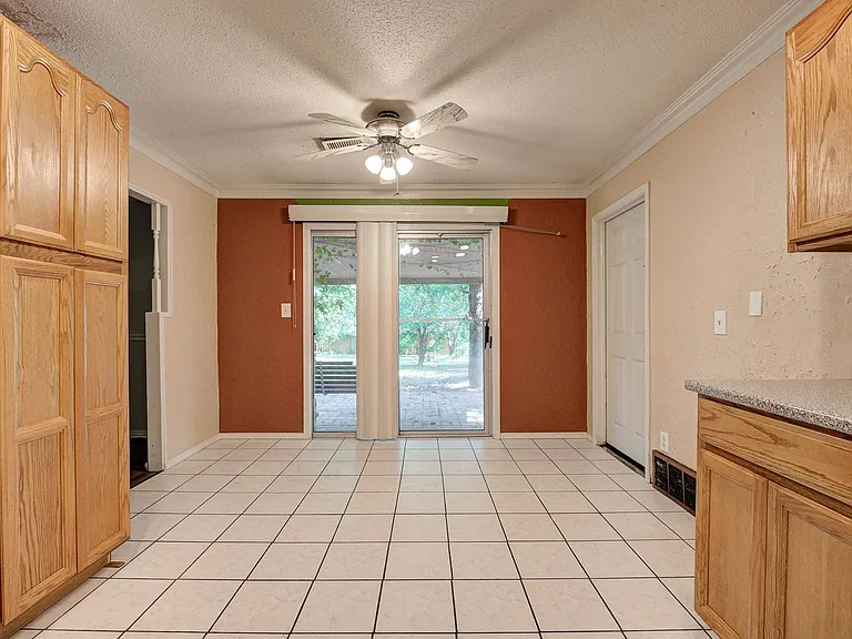6004 NW 27th St — Photo 15