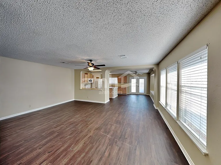 8066 Chestnut Cape Dr — Photo 6