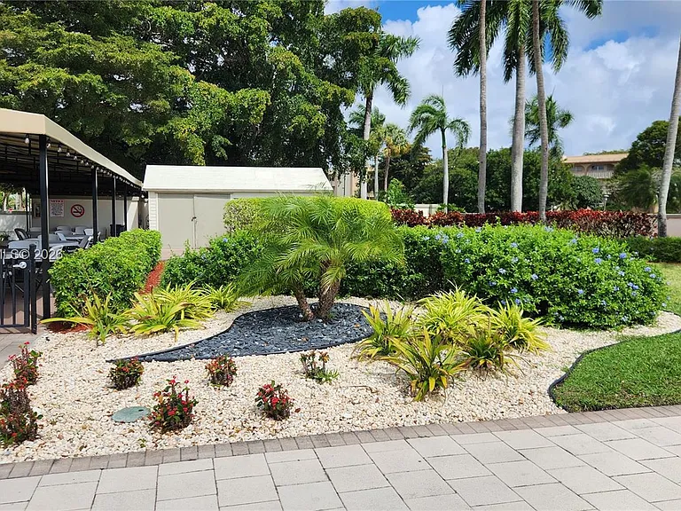 2403 Antigua Cir #L2 — Photo 21