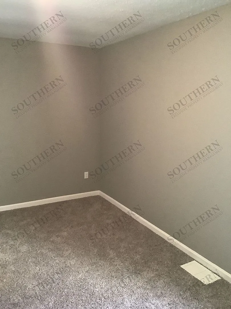 142 Westwood Circle — Photo 3