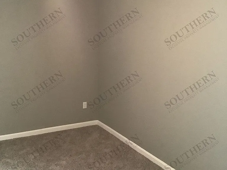 142 Westwood Cir — Photo 3