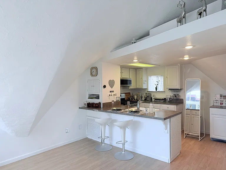 2140 Hollymont Dr — Photo 25