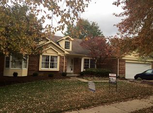 2710 Sun Meadow Dr, Chesterfield, MO 63005
