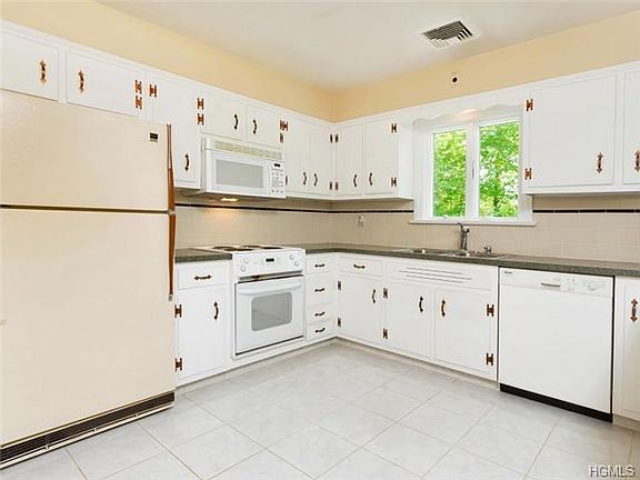 5th image of 54 Sunrise Ave