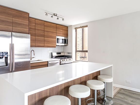 3rd image of 111 E 30th St APT 14A