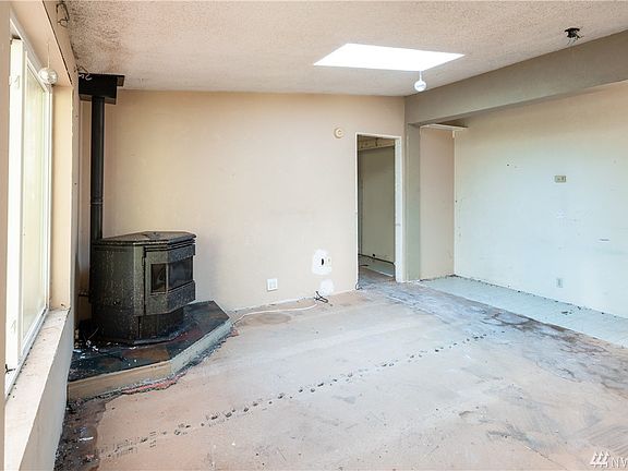 5th image of 10806 322nd Ave NE