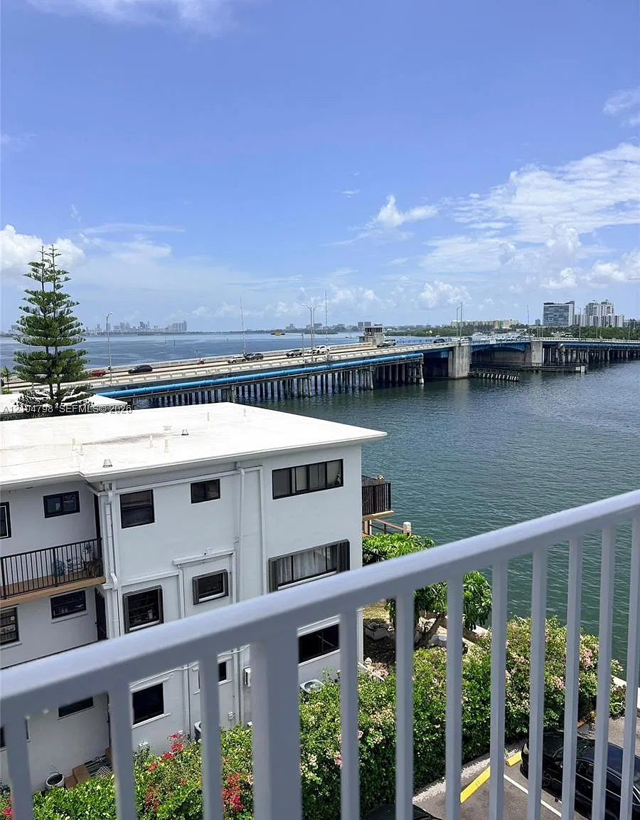Miami Bayview Condo — Photo 2