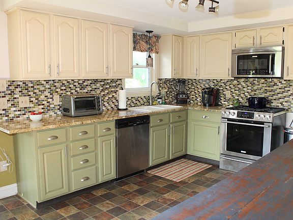 5th image of 553 High Meadow Dr