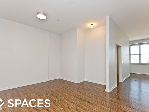 3rd image of 2500 N Clybourn Ave APT 203