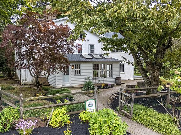 4th image of 1341 Durham Rd