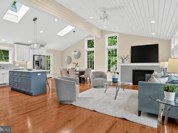 4601 Waverly Ave, Garrett Park, MD 20896