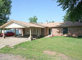 1606 Town And Country Dr, Sand Springs, OK 74063