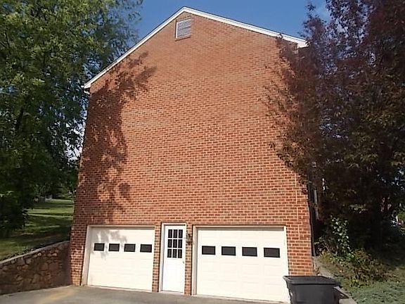 2nd image of 5047 Labradore Dr